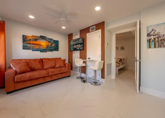 Three Tides Vacation Apartment *