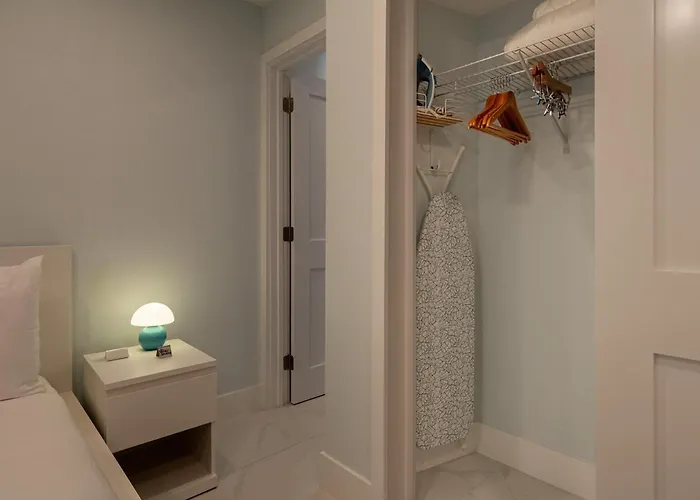 Three Tides Vacation Apartment *
