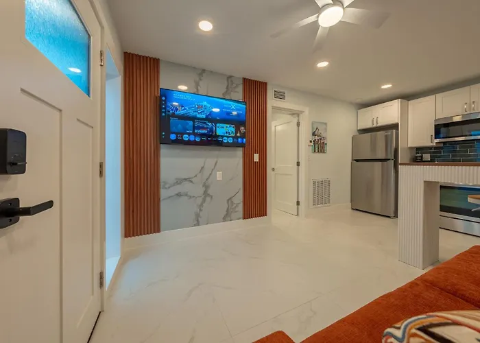 Three Tides Vacation Apartment