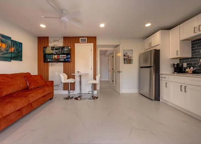 Three Tides Vacation Apartment *