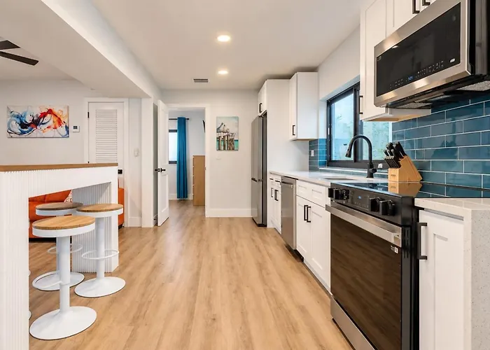 Three Tides Vacation Apartment